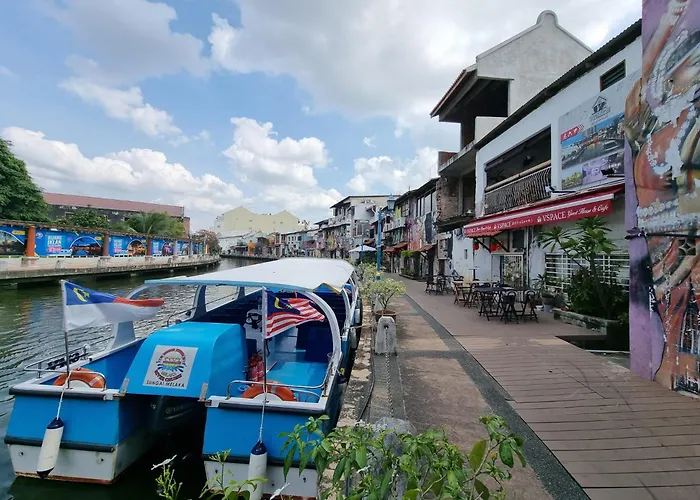 Vspace Guesthouse Capsule & Cafe Malacca